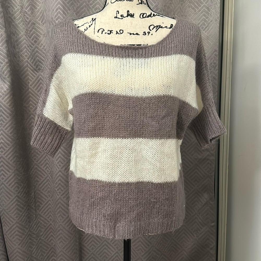 American Eagle Short Sleeve Sweater